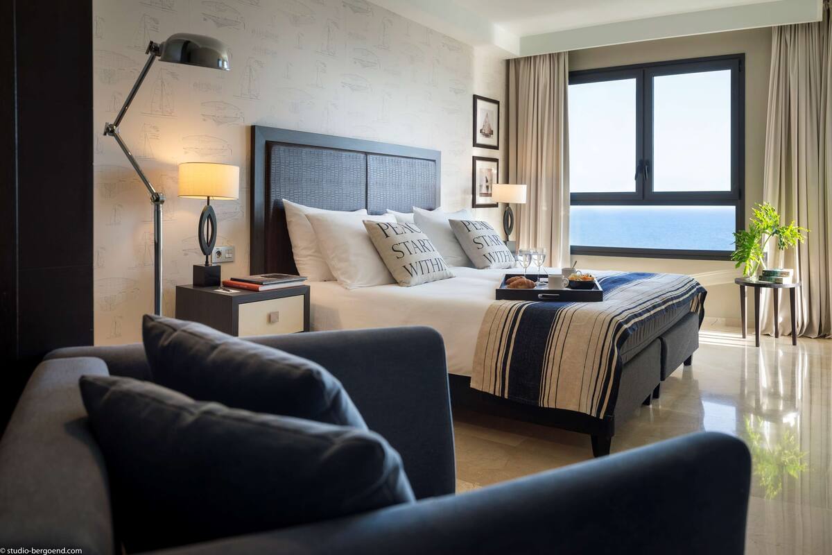 Premium bedding, minibar, in-room safe, desk