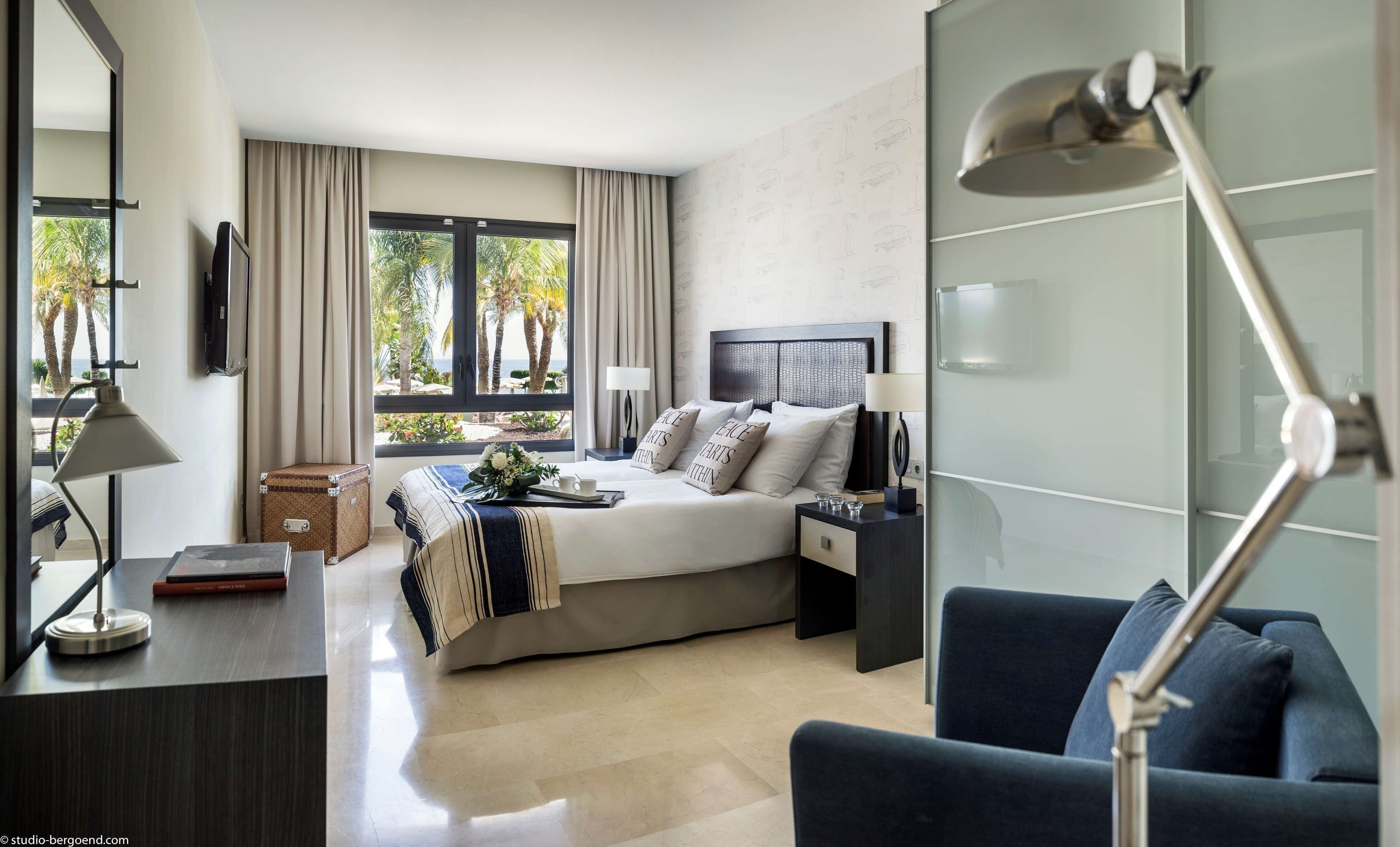 Ropa de cama de alta calidad y minibar 