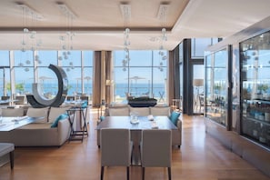 2 restaurants, breakfast, lunch, dinner served; international cuisine