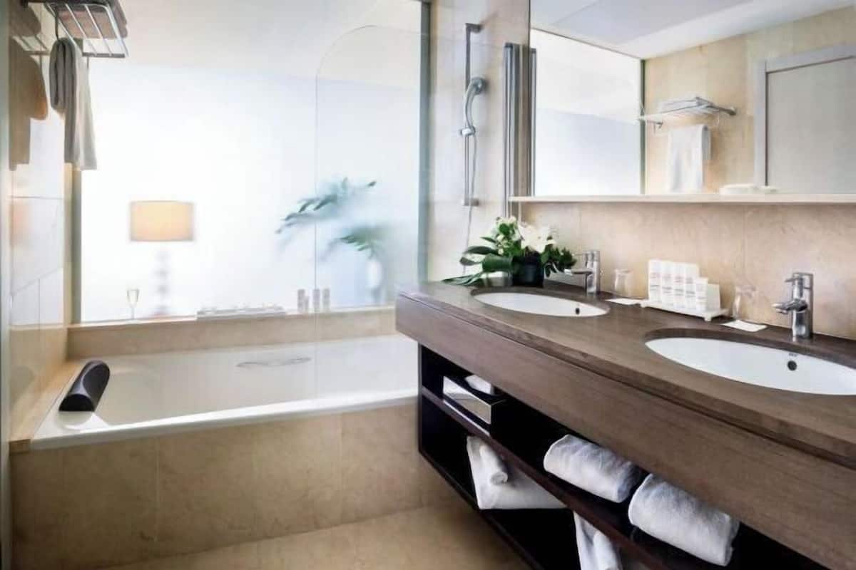 Bathroom | Shower, rainfall showerhead, free toiletries, hair dryer