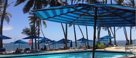 2 albercas al aire libre