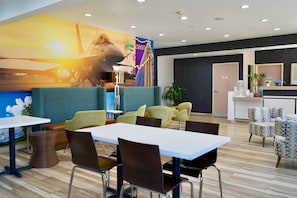 Lobby - Clarion Inn Fairborn - Dayton near Wright Patterson (Fairborn)