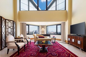 Minibar, in-room safe, desk, iron/ironing board