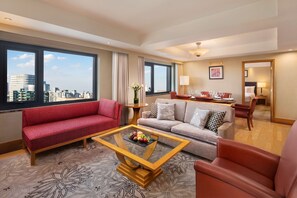 Suite Deluxe | Caja de seguridad en la habitación y escritorio 