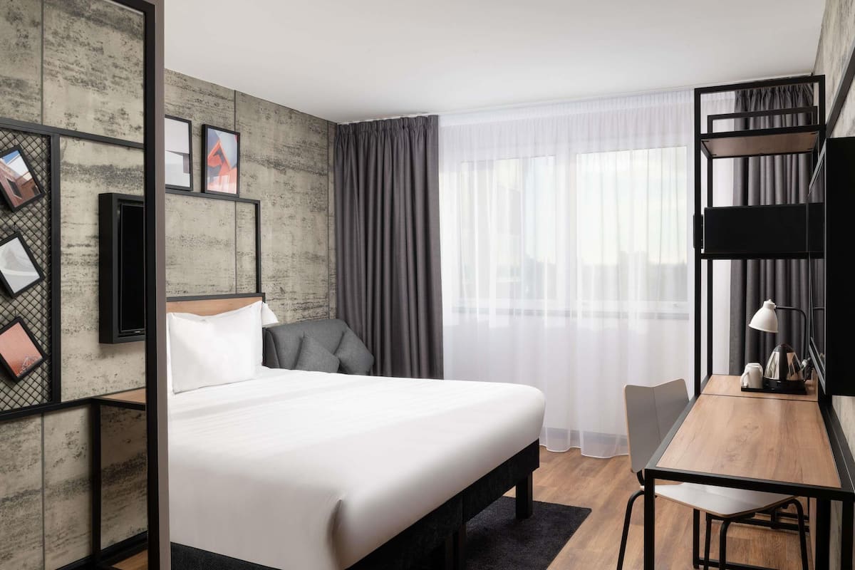 Työpöytä, kannettavalle tietokoneelle sopiva työtila