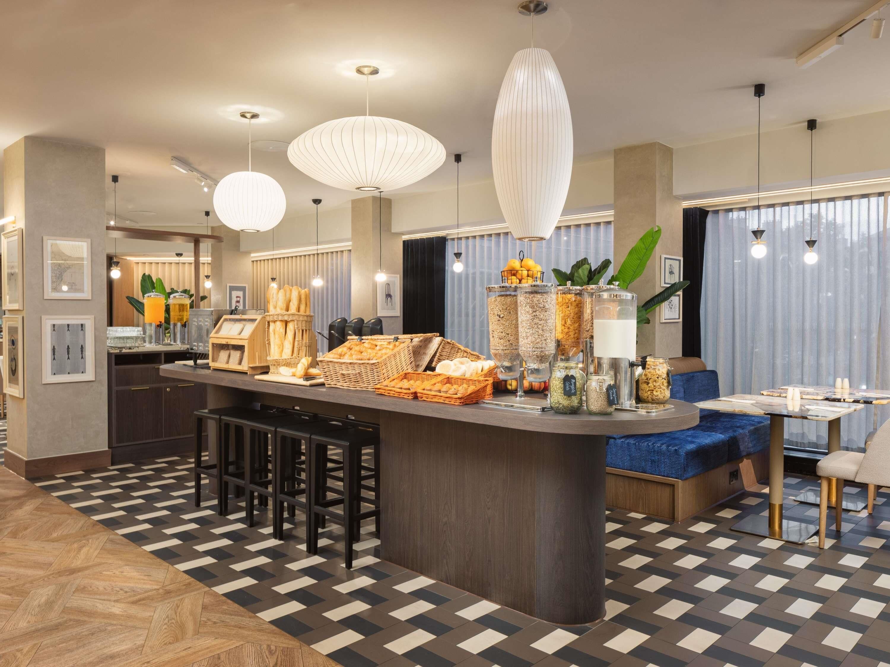 Daily English breakfast (GBP 19.95 per person)