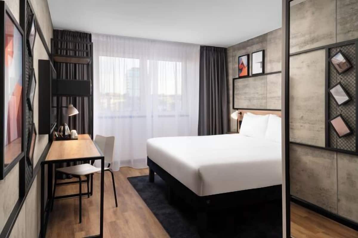Desk, laptop workspace, free cots/infant beds, free WiFi