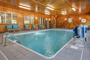 Indoor pool - Comfort Inn Near Kokomo Speedway (Kokomo)