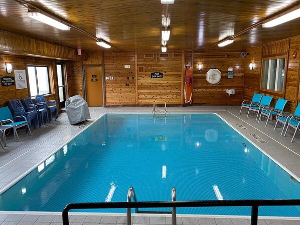 Indoor pool, pool loungers