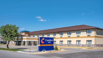 Welcome to Comfort Inn, featuring a modern design with a flat roof and covered entrance.