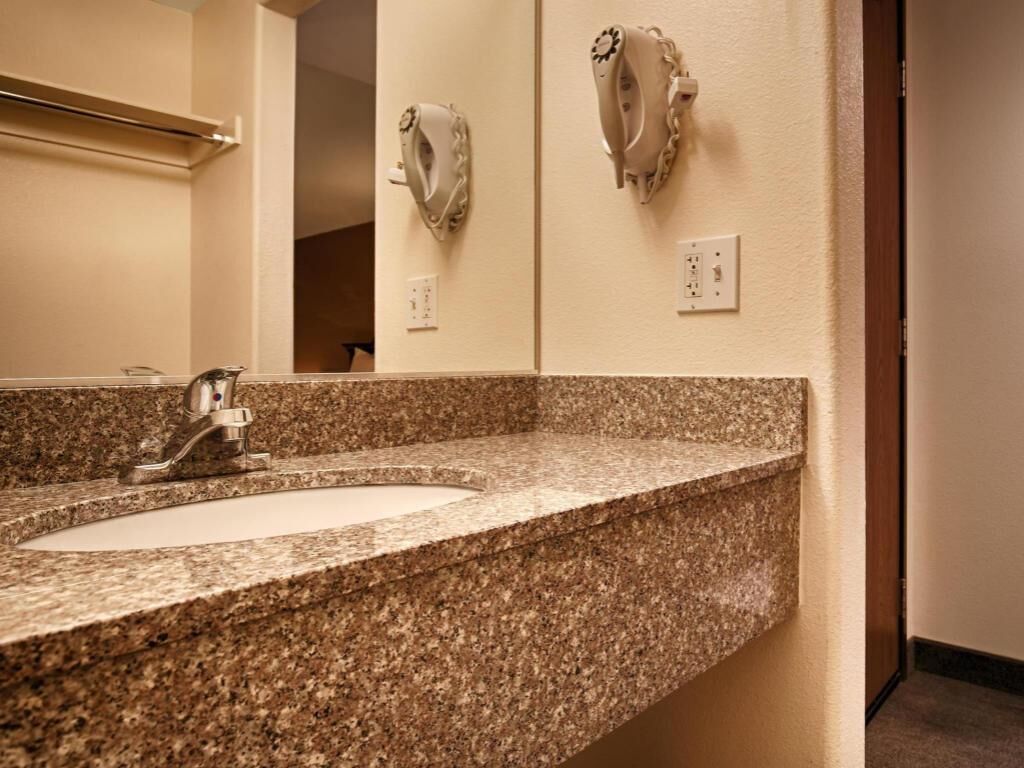 Baño | Tina con regadera, amenidades de baño gratuitas, secadora de cabello 