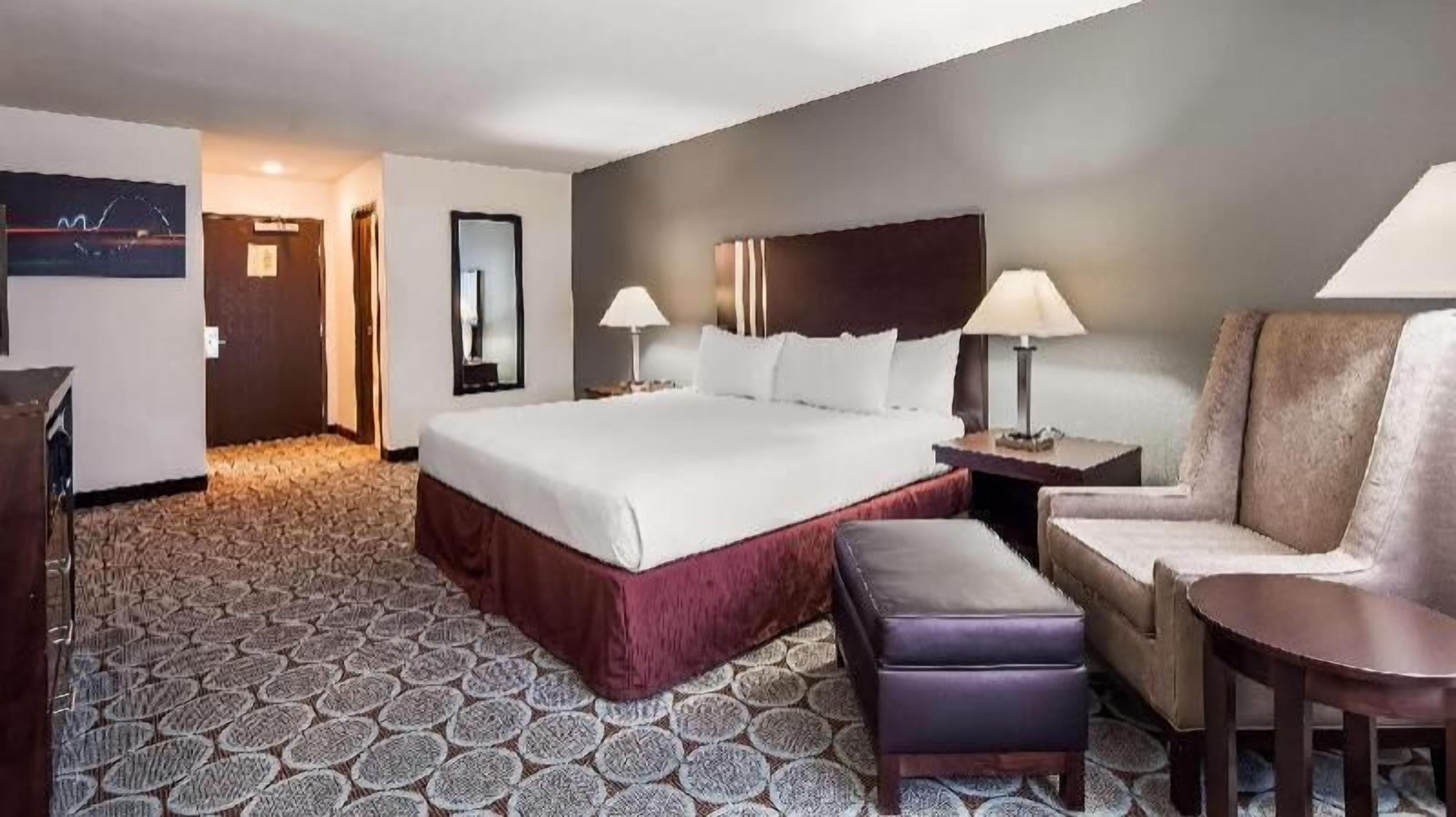 In-room safe, desk, laptop workspace, iron/ironing board