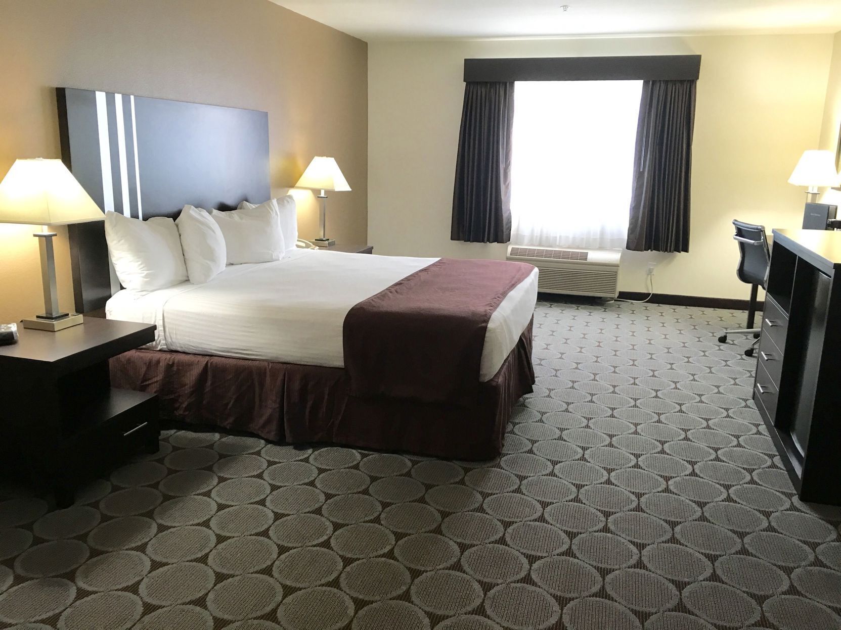 Caja de seguridad en la habitación y escritorio 