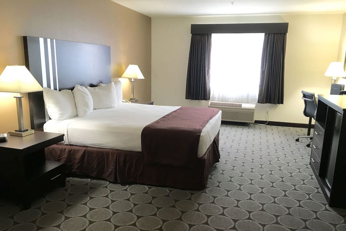 Caja de seguridad en la habitación y escritorio