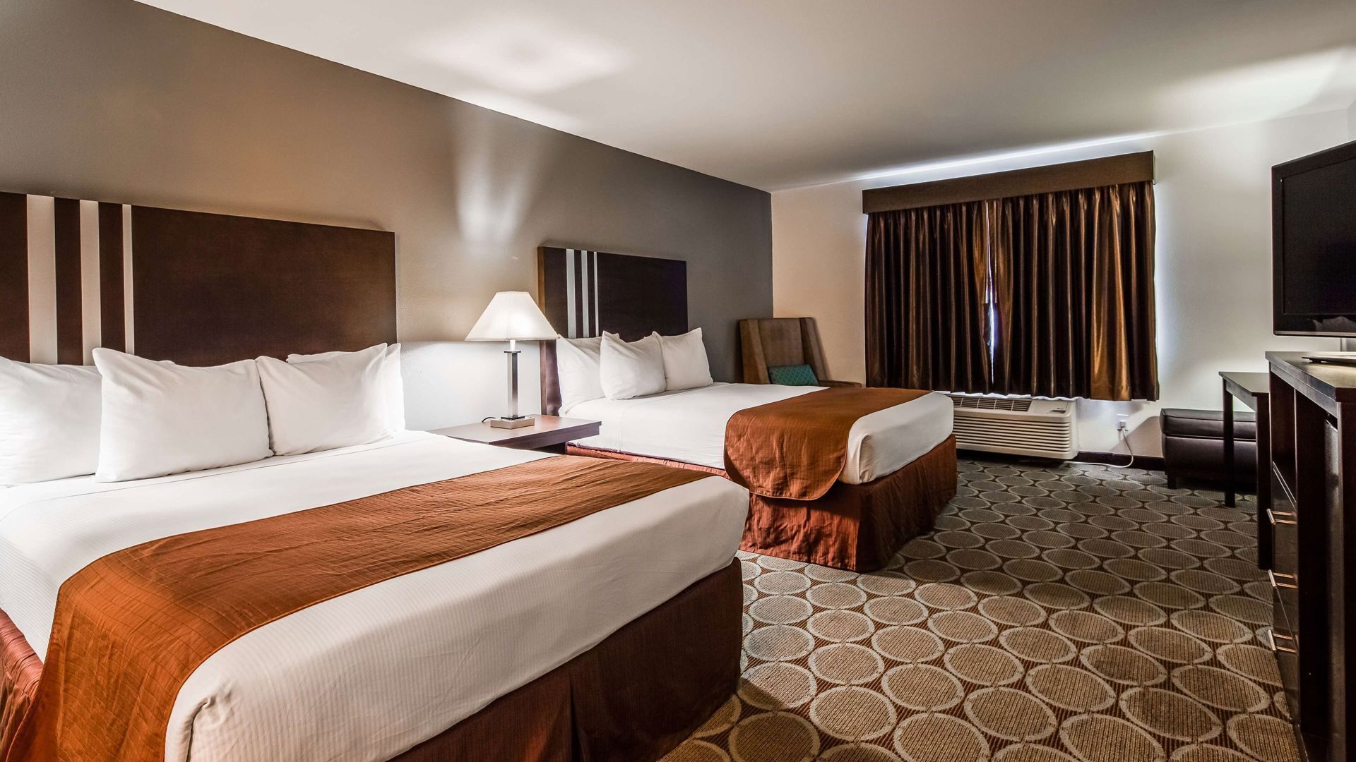 Caja de seguridad en la habitación y escritorio 