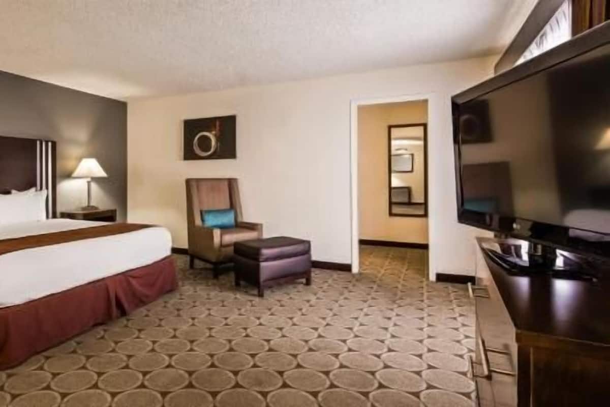 Caja de seguridad en la habitación y escritorio