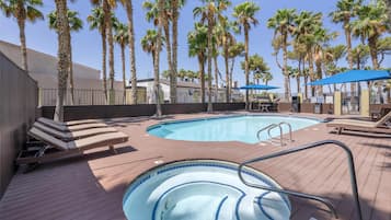 2 outdoor pools