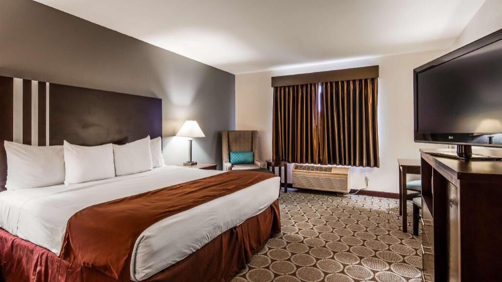 In-room safe, desk, laptop workspace, iron/ironing board