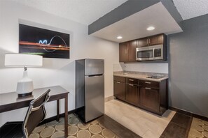 Standard Room, 2 Queen Beds, Non Smoking, Kitchenette | In-room safe, desk, laptop workspace, iron/ironing board - Best Western Pahrump Oasis (Pahrump)