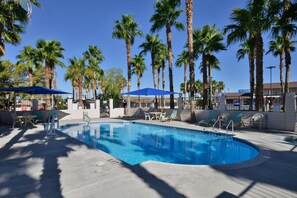 2 outdoor pools