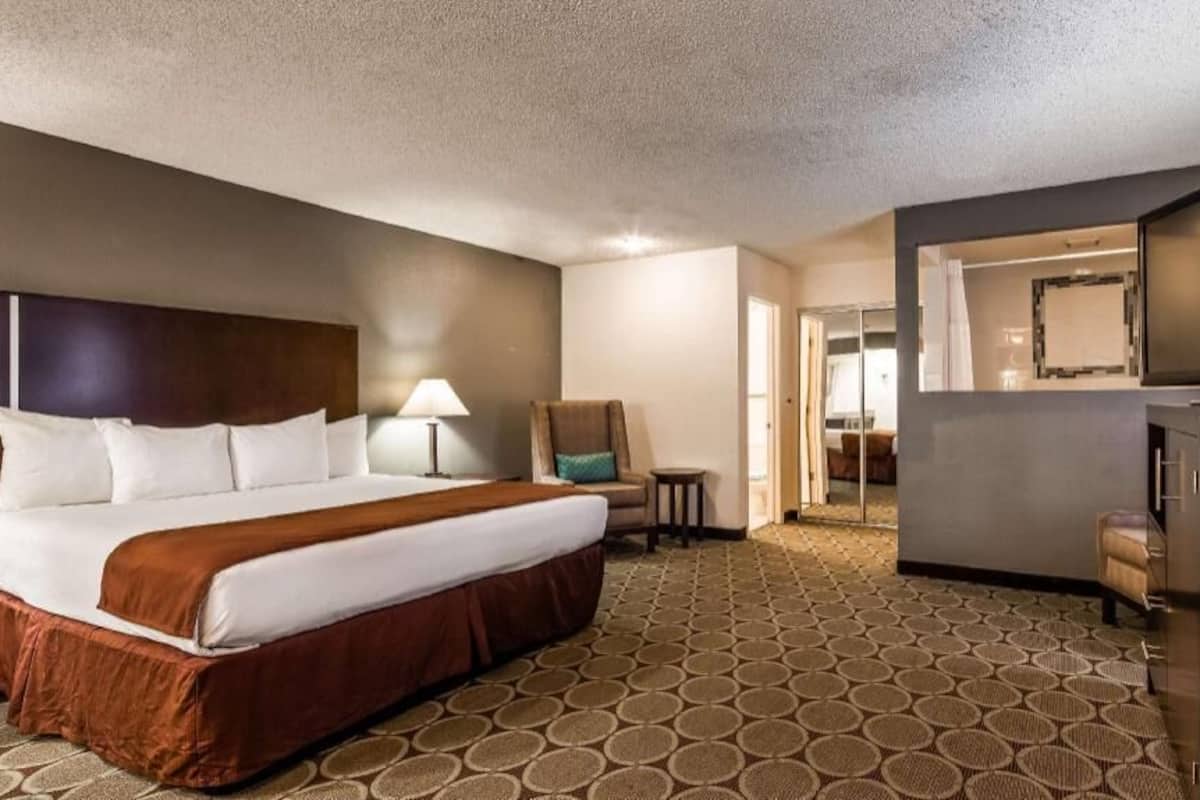In-room safe, desk, laptop workspace, iron/ironing board