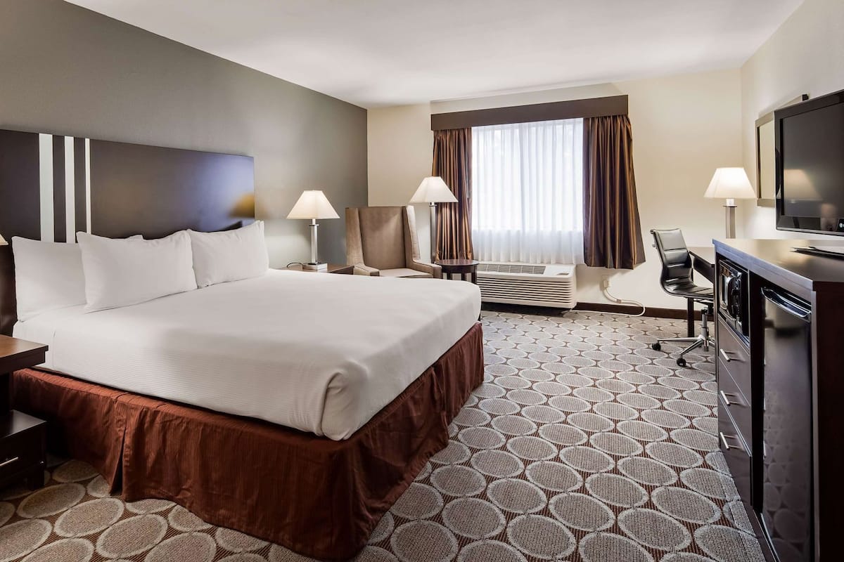 Caja de seguridad en la habitación y escritorio