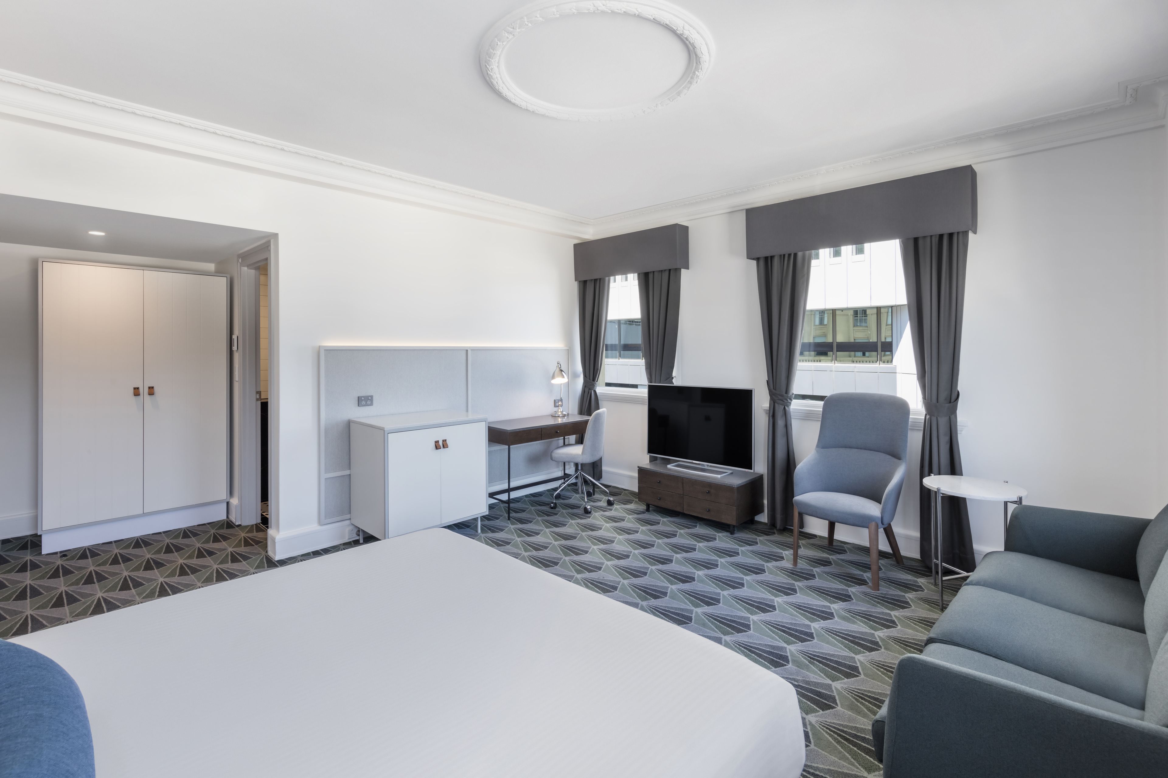 premium bedding, minibar, in-room safe, desk