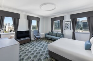 Plaza Room King  | Premium bedding, minibar, in-room safe, desk