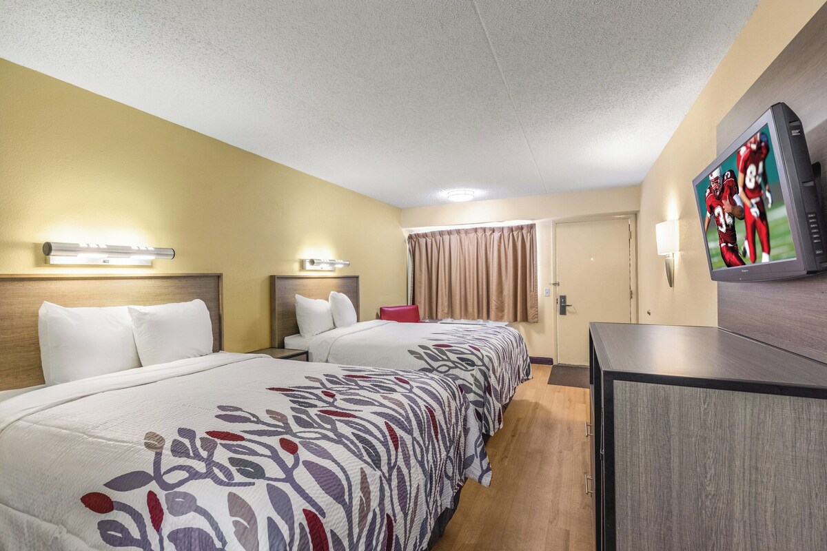 Deluxe Room, 2 Double Beds (Smoke Free) | Premium bedding, desk, blackout curtains, iron/ironing board