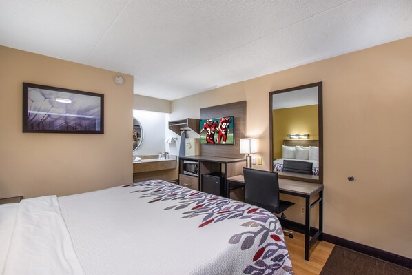 Deluxe Room, 1 King Bed (Smoke Free) | Premium bedding, desk, blackout drapes, iron/ironing board