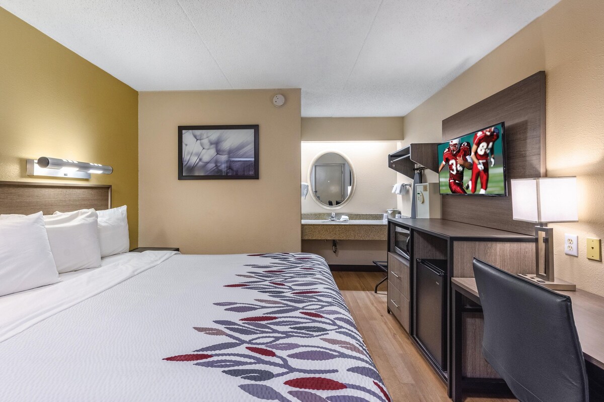 Premium bedding, desk, blackout drapes, iron/ironing board