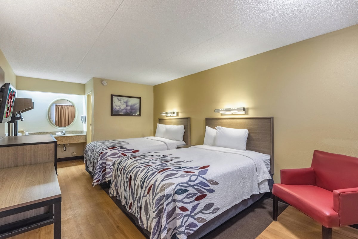 Deluxe Room, 2 Double Beds (Smoke Free) | Premium bedding, desk, blackout curtains, iron/ironing board