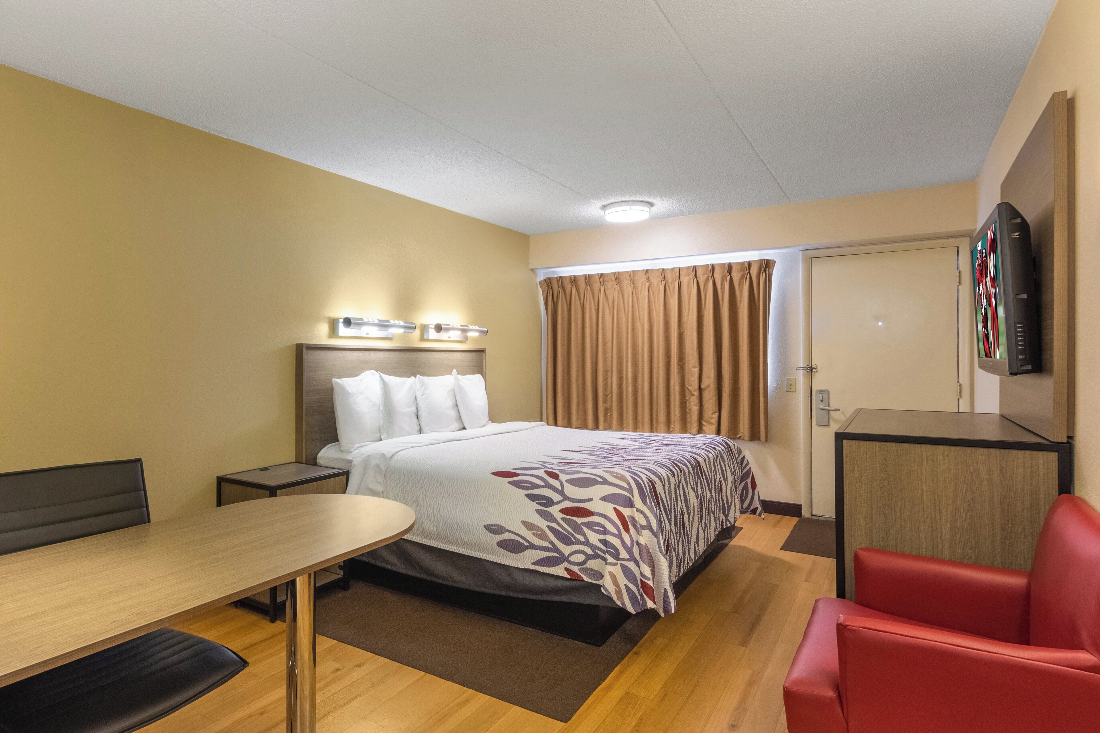Superior Room, 1 King Bed (Smoke Free) | Premium bedding, desk, blackout drapes, iron/ironing board