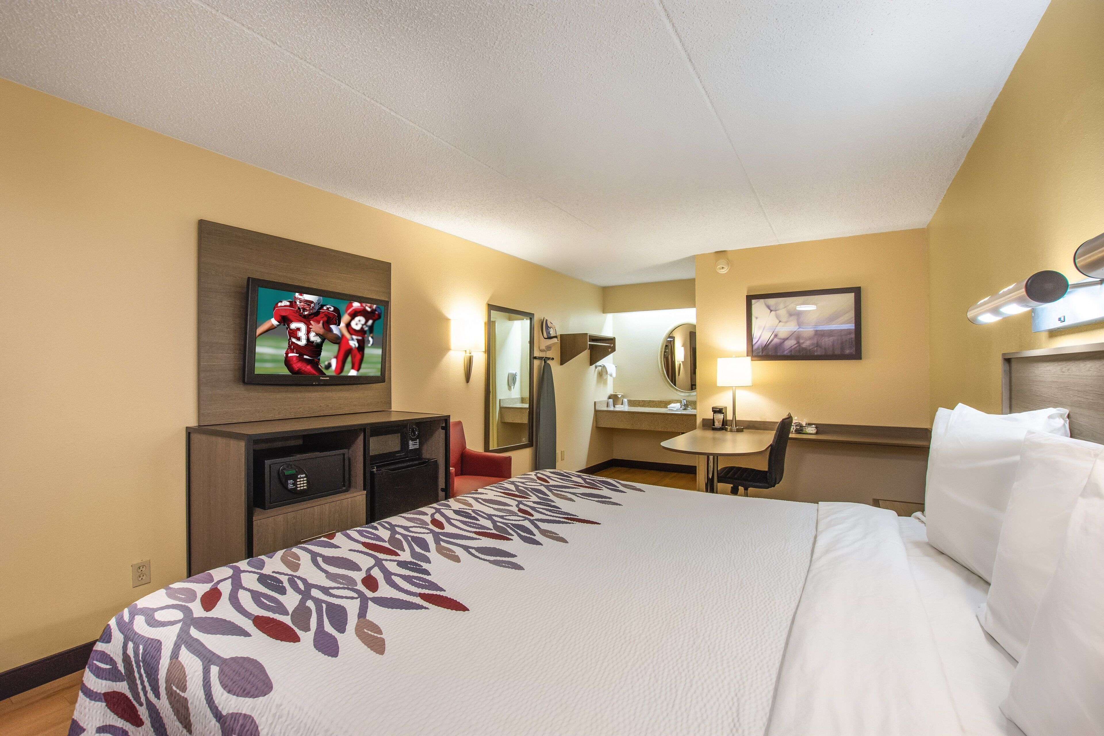 高级房, 1 张特大床 (Smoke Free) | 高档床上用品、办公桌、遮光窗帘、熨斗/熨衣板