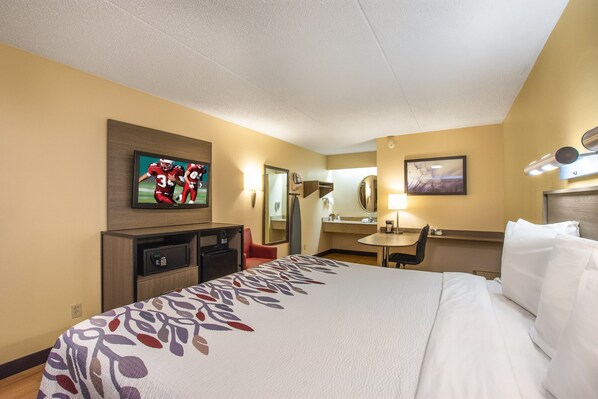 Habitación superior, 1 cama de matrimonio grande (Smoke Free) | Ropa de cama de alta calidad, escritorio, cortinas opacas