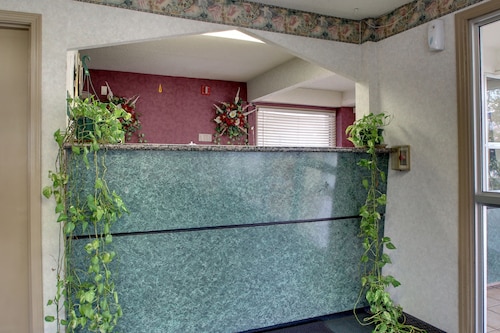 Key West Inn - Montgomery