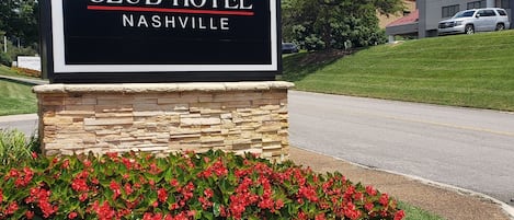 Pintu masuk hartanah