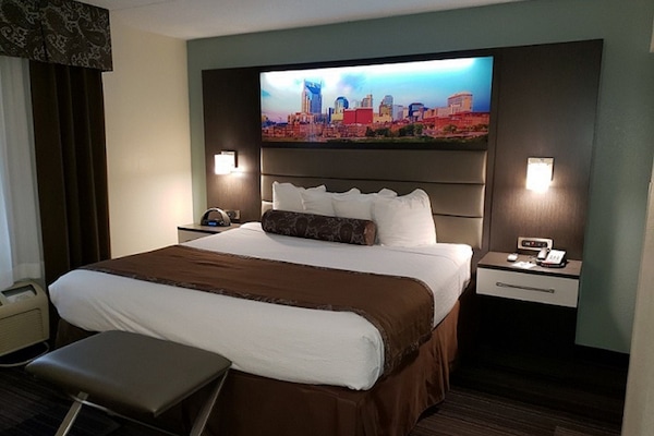 1 bedroom, laptop workspace, blackout curtains, soundproofing