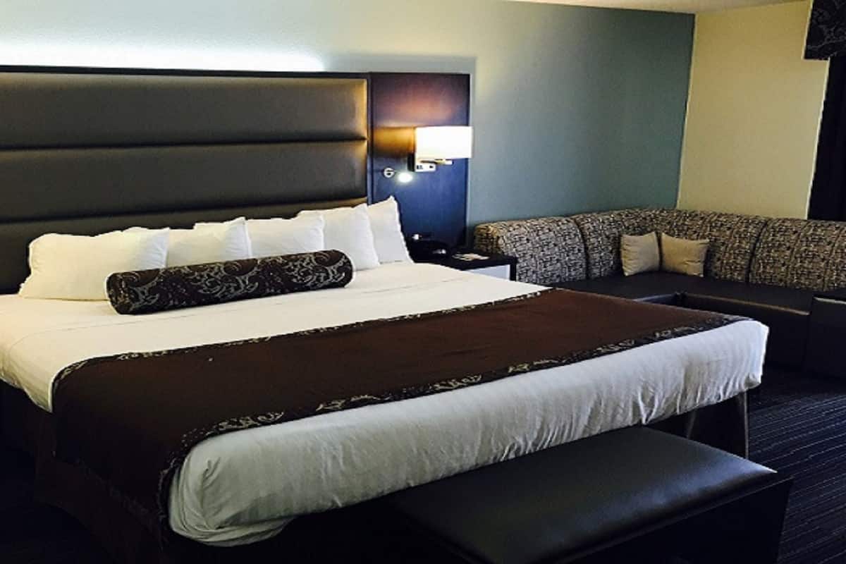 1 bedroom, laptop workspace, blackout curtains, soundproofing