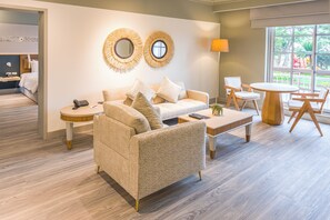 Svit Executive | Sängtillbehör av högsta kvalitet och värdeförvaringsskåp på rummet