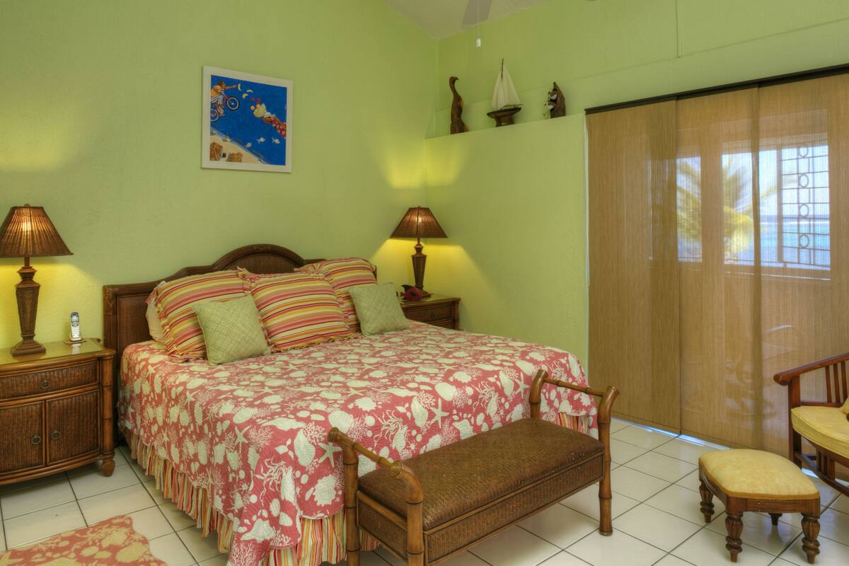 Condo, 1 Bedroom | Iron/ironing board, cribs/infant beds, rollaway beds, WiFi (free)