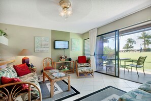 Standard Room, 1 Bedroom, Ocean View | Living area | TV