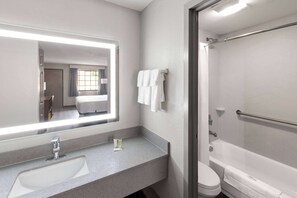 Room, 1 King Bed, Bathtub Grab Bars, Non Smoking | Accessible bathroom - Days Inn & Suites by Wyndham Vicksburg (Vicksburg)
