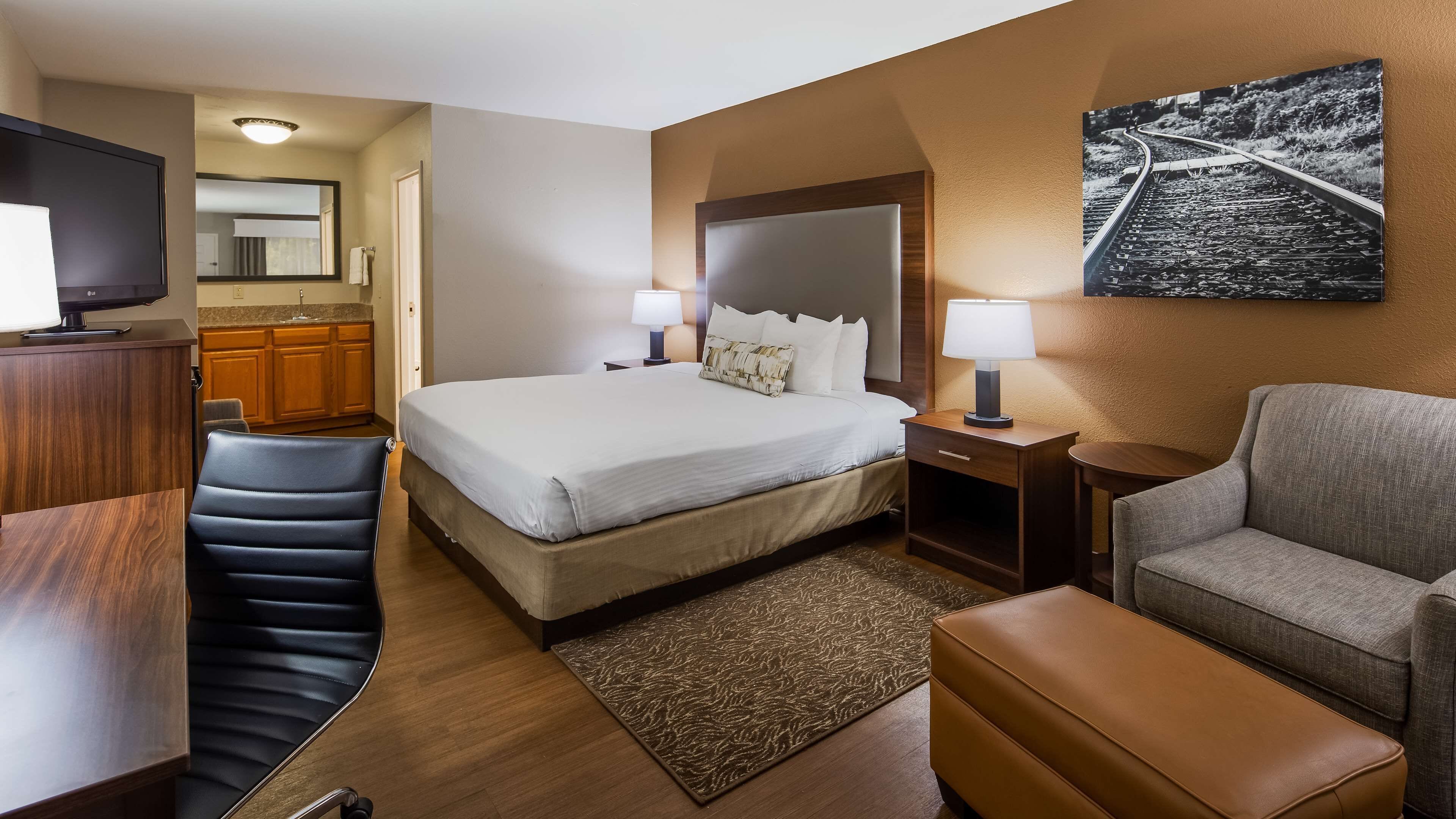 Zimmersafe, Schreibtisch, Bügeleisen/Bügelbrett, Zustellbetten