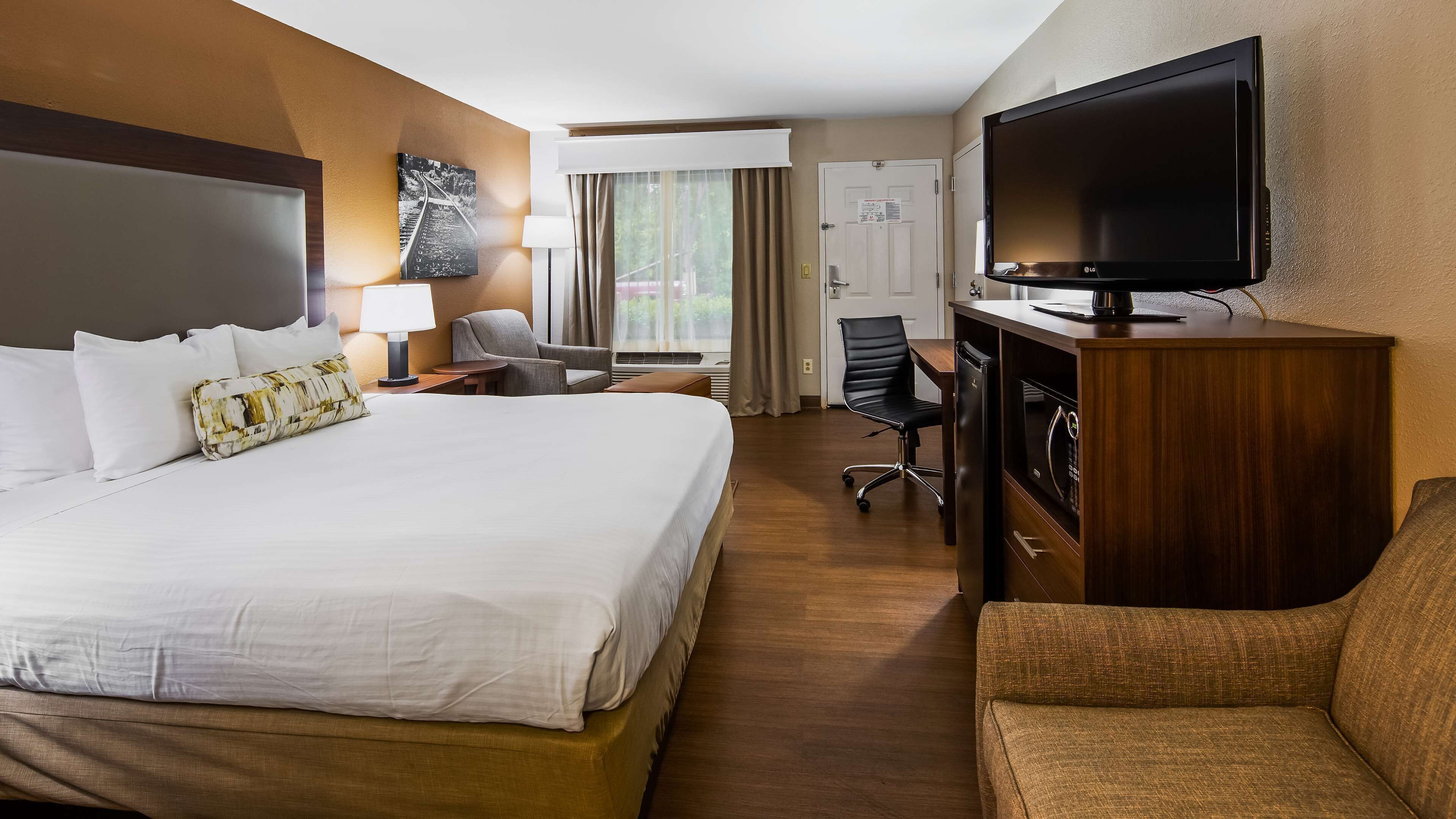 In-room safe, desk, iron/ironing board, rollaway beds