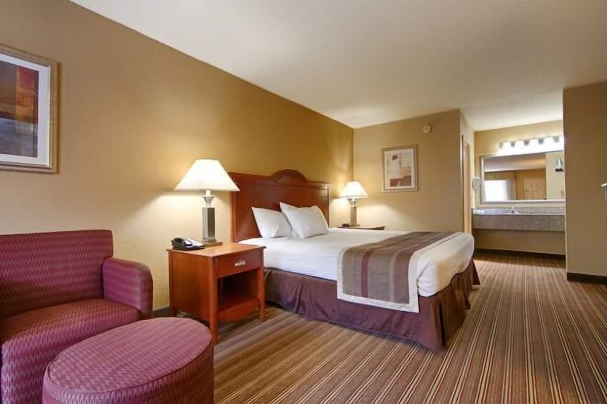 Coffres-forts dans les chambres, bureau, fer et planche à repasser