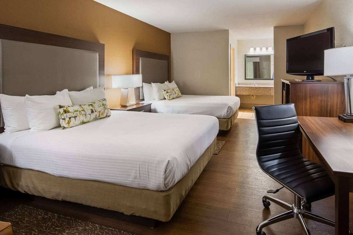 In-room safe, desk, iron/ironing board, WiFi (free)