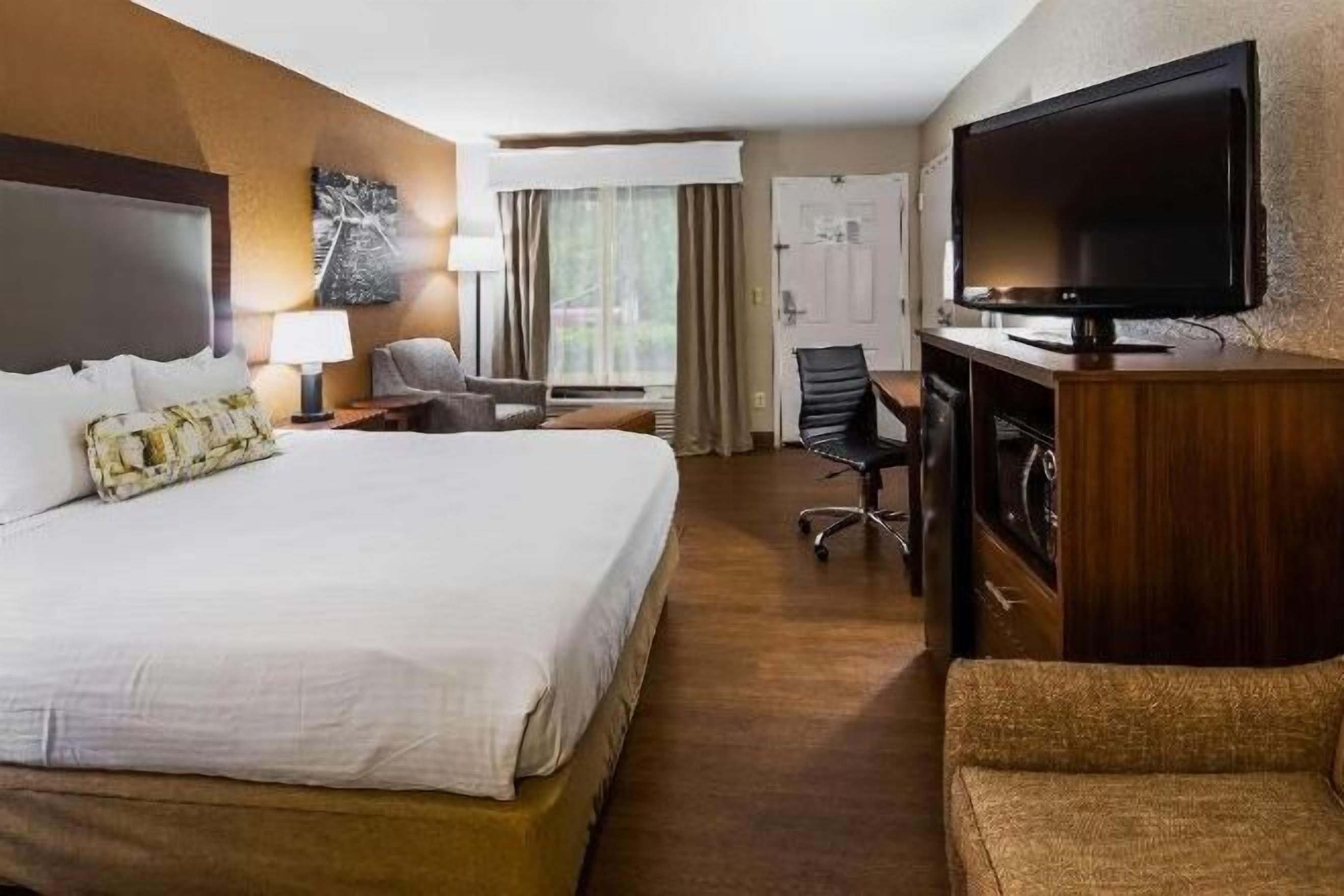 In-room safe, desk, iron/ironing board, rollaway beds