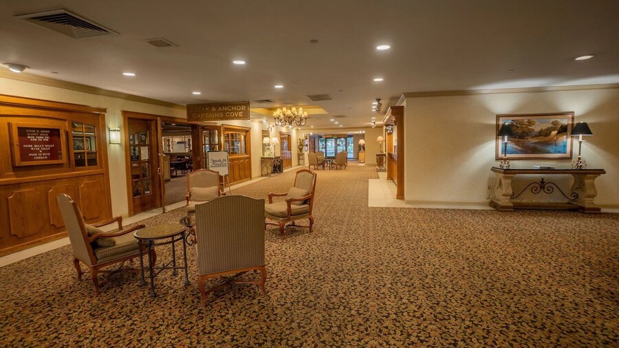Piccadilly Inn Airport