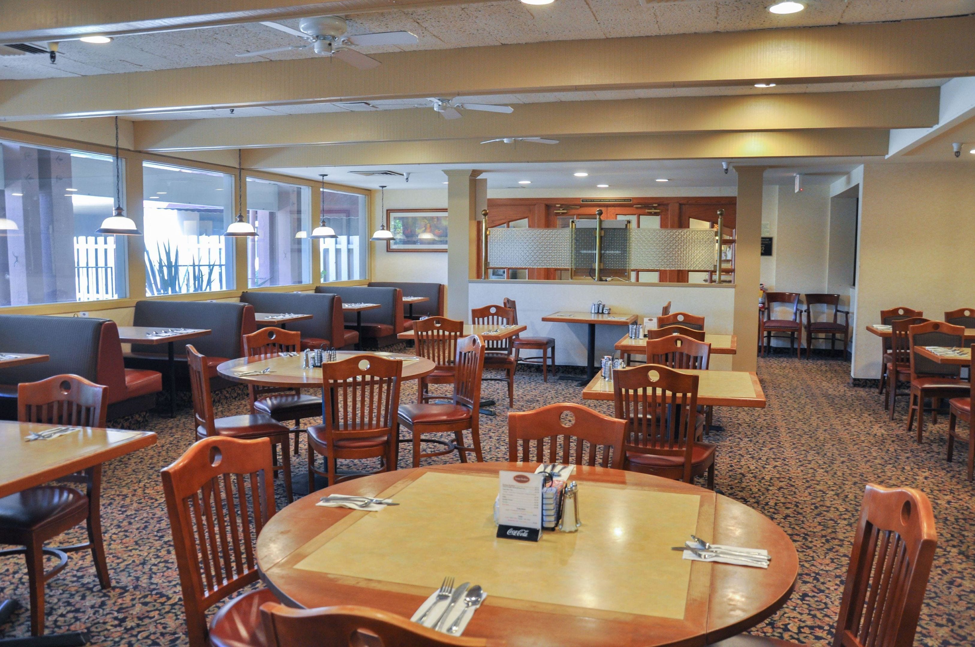 Photo - Piccadilly Inn Airport